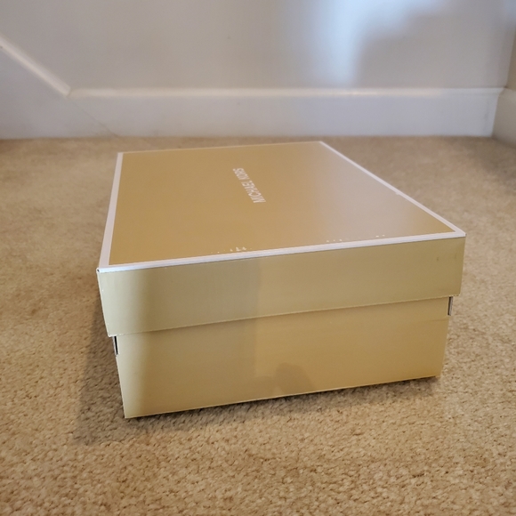 Michael Kors Storage Box For Wedge Shoes - Picture 2 of 3